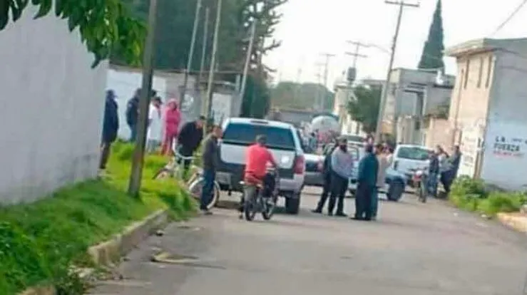 Con signos de tortura, hallan a pareja al interior de vehículo, en Acajete
