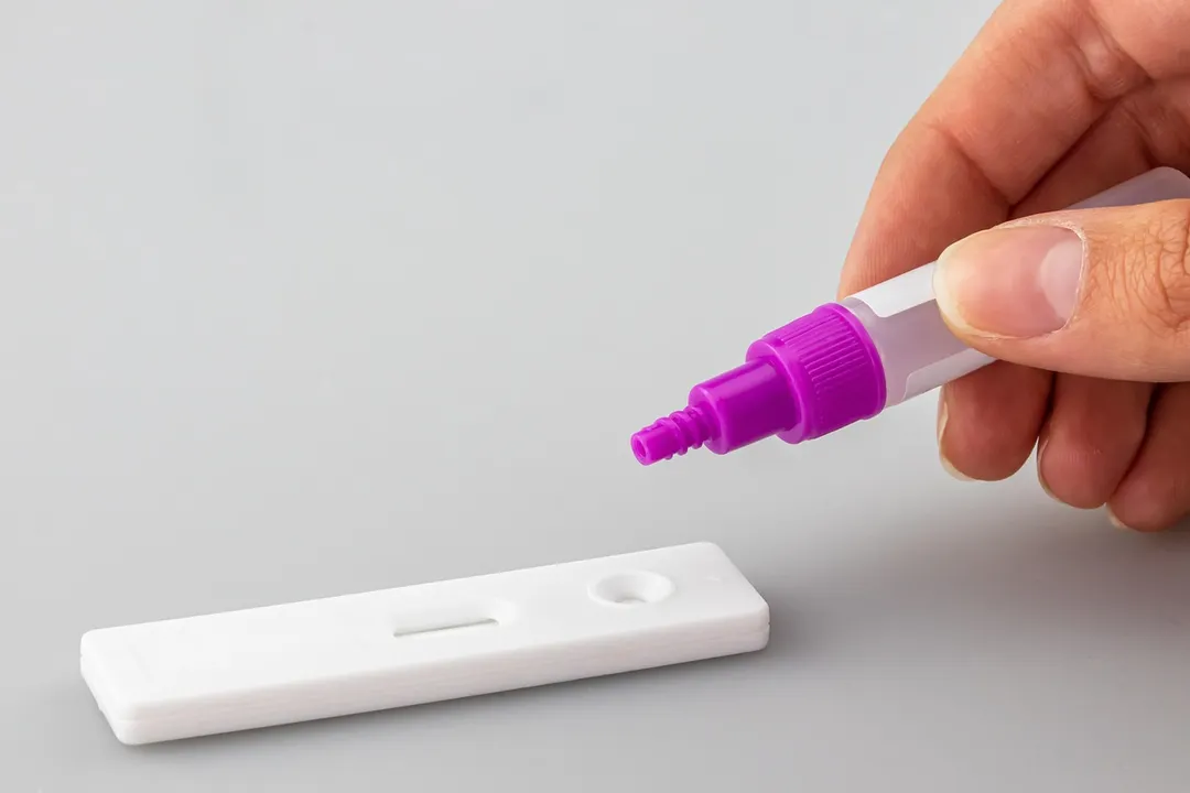 OMS vigila nueva variante de Covid por aumento global de contagios