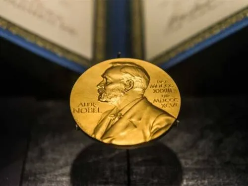 Entregarán dos premios Nobel de Literatura este año