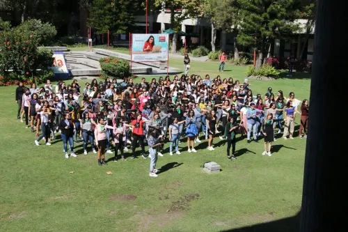 Alumnas de IBERO Puebla se unen a intervención  “Un violador en tu camino”