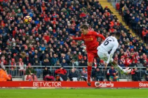 Liverpool doblegado en casa por el Swansea