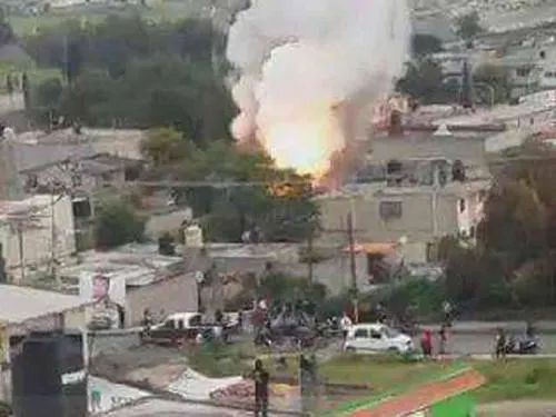Video: Dos muertos y un herido por explosión de polvorín en Tultepec