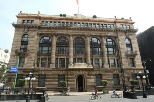 Banxico sube tasa de interés al 8.25%