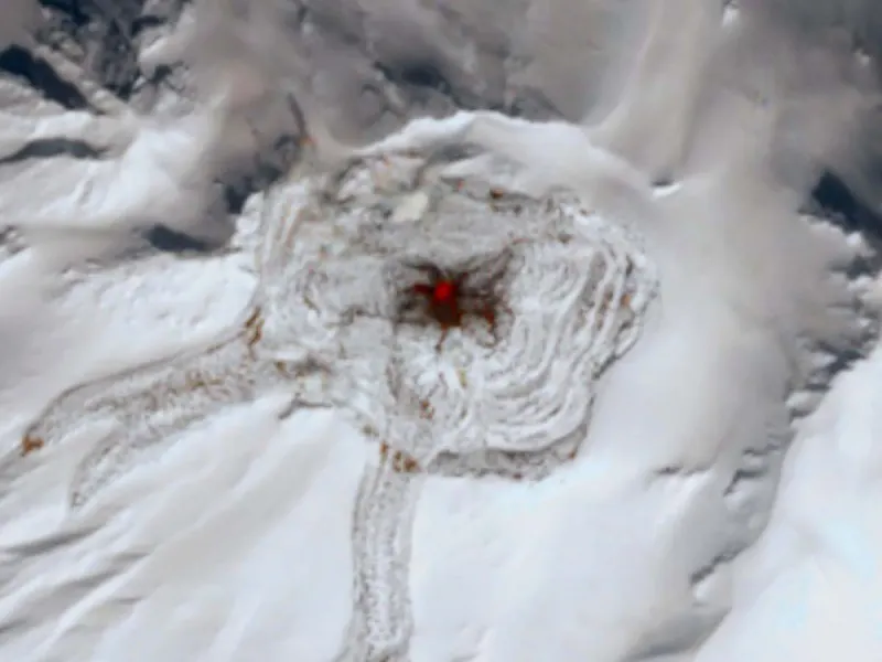 Satélite capta erupción de volcán en Alaska; foto se hace viral