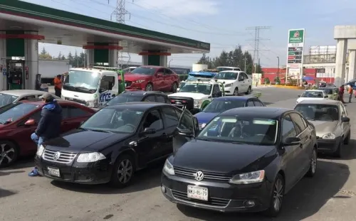 Compran en gasolinera de Pemex y ¡los estafan con agua!