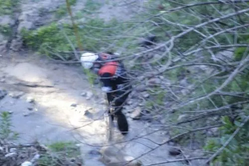 Encuentran cuerpo en el fondo de una barranca en Azumiatla