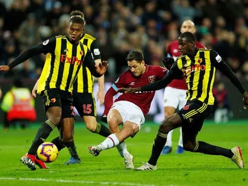 ‘Chicharito’ sin puntería en tropiezo del West Ham