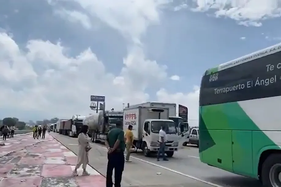Bloqueo Autopista Mex Pue Caseta San Marcos