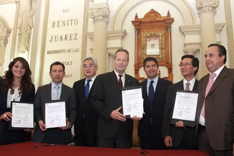 ERP entrega Cédula Real a personalidades del taekwondo mundial