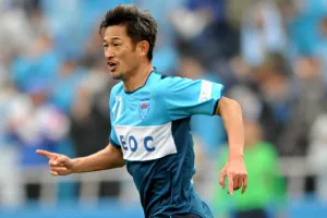 Anota un gol a los 48 años, en Japón