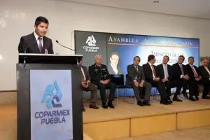 Eduardo Rivera llama a empresarios a seguir trabajando por Puebla