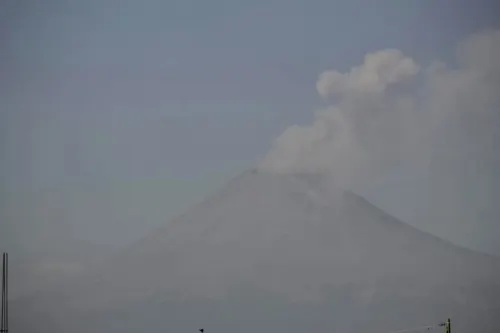 Recibe el volcán Popocatépetl el 2020 con 176 exhalaciones: Cenapred