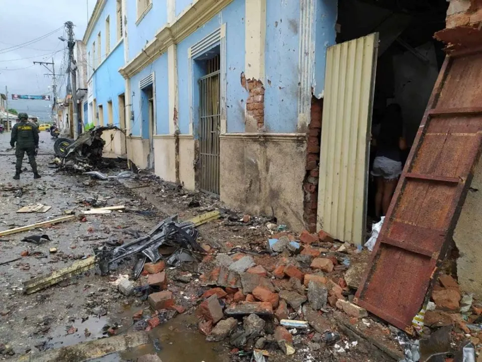 Atentado con coche bomba deja 43 heridos en Colombia