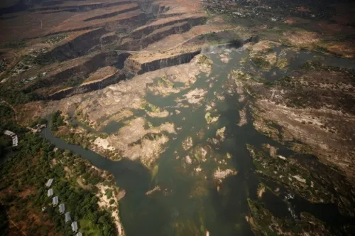 Sequía en África deja a cataratas de Victoria con apenas gotas de agua