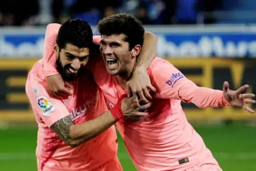 Barcelona vence 2-0 al Alavés y se acerca al título español