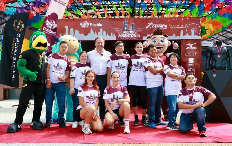 Presenta Ayuntamiento de Puebla playera y medalla del Medio Maratón 21K Puebla 2026