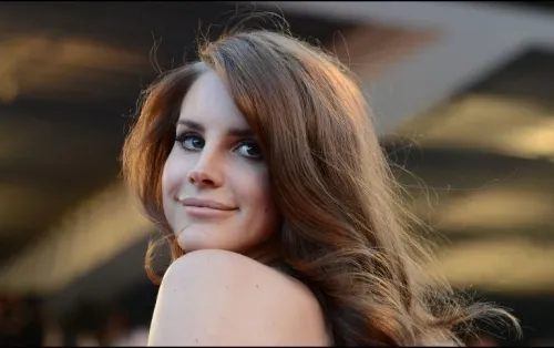 Lana del Rey lanza un tema impulsado por los tiroteos en EU
