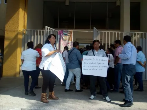 Trabajadores sindicalizados de Salud acusan a Gobieno Estatal de mantenerlos en el rezago
