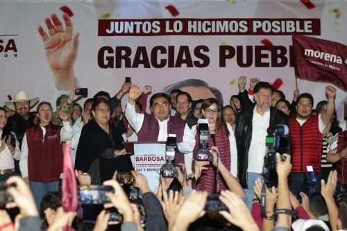 La 4T no le fallará a Puebla, aseguró Barbosa en el zócalo