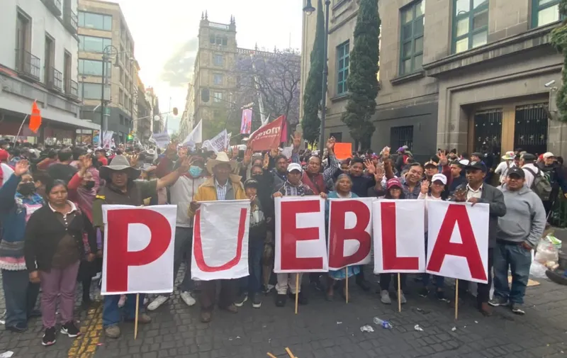 Poblanos marcha AMLO