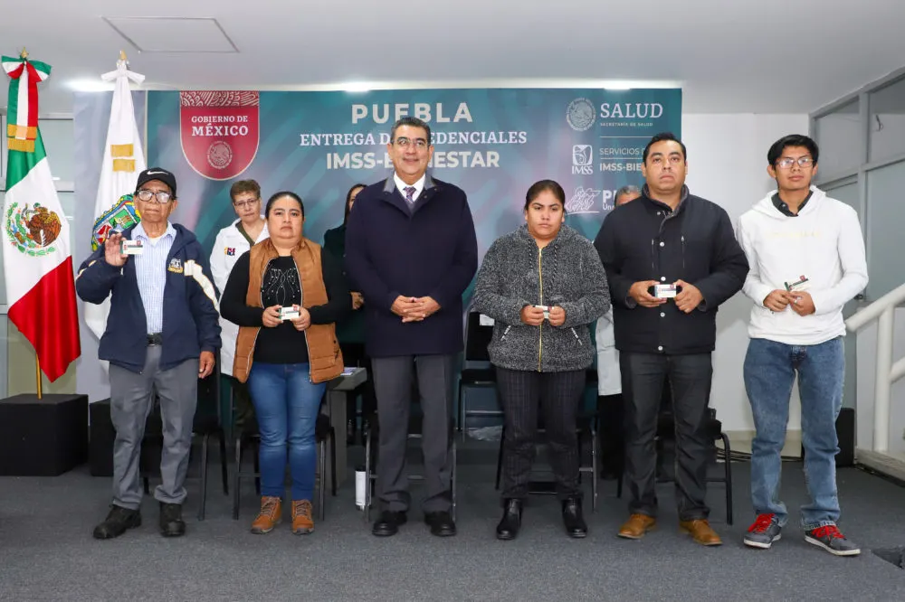 Inicia Sergio Salomón entrega de credenciales del programa IMSS-Bienestar