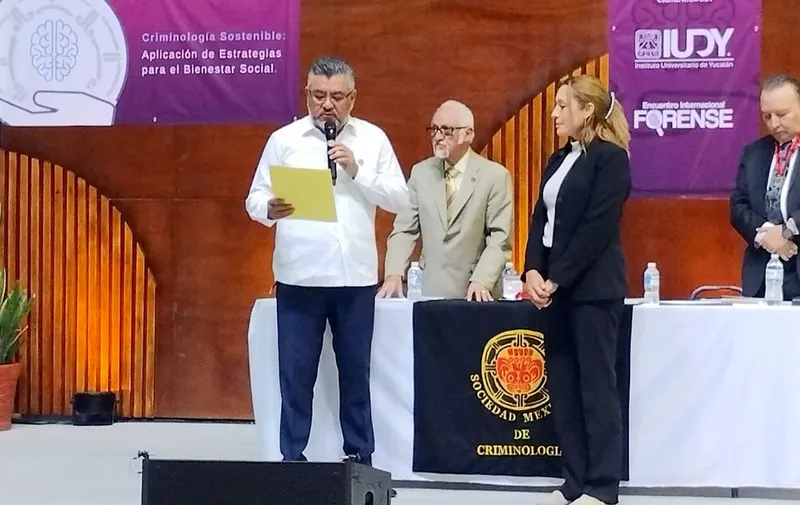 luz-anyela-morales-quintero-medalla-al-merito-criminologico-alfonso-quiroz-cuaron