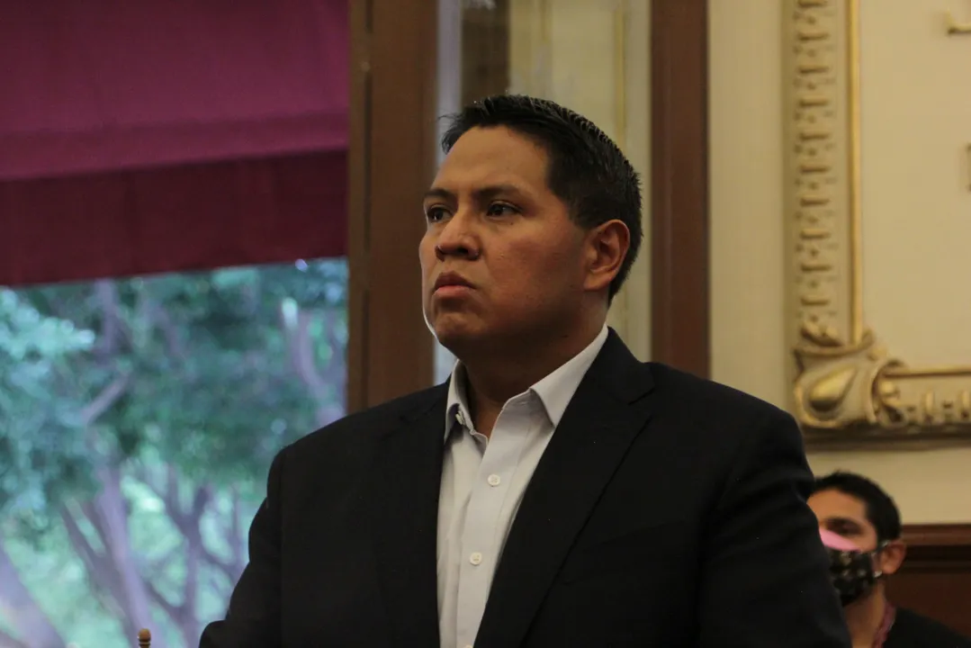 Leobardo Rodríguez defiende bases asignadas ilegalmente en el Ayuntamiento