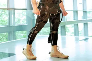 Exoesqueleto flexible que ayuda a andar