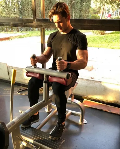 Alberto Marrero, el guapo director deportivo que está cultivando a todas