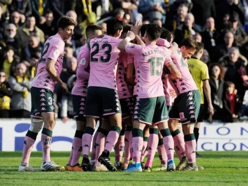 Lainez, titular, y Guardado da asistencia en triunfo del Betis