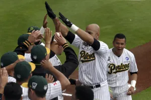 Pericos se adelanta en la Serie del Rey