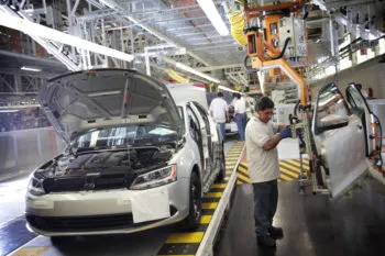 Trump estima que nuevo arancel para automóviles rondará el 25%