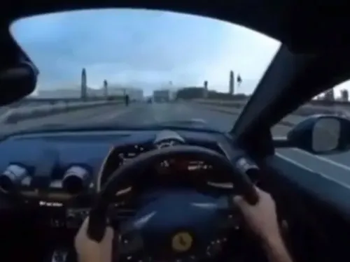 En un tris…choca su Ferrari de 8.3 mdp en puente de Londres