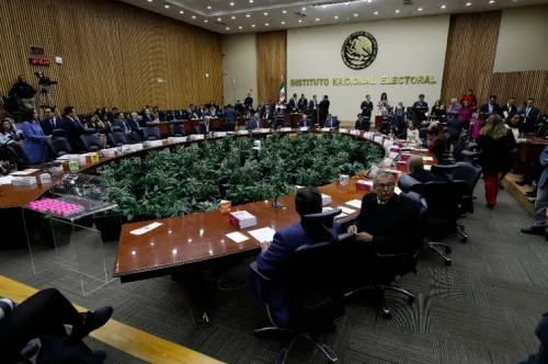 Perfilan en INE a cinco organizaciones para registro como partido