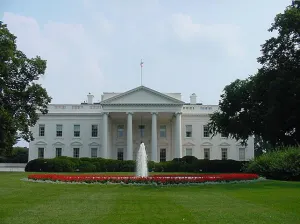 Casa Blanca cerrada por paquete sospechoso