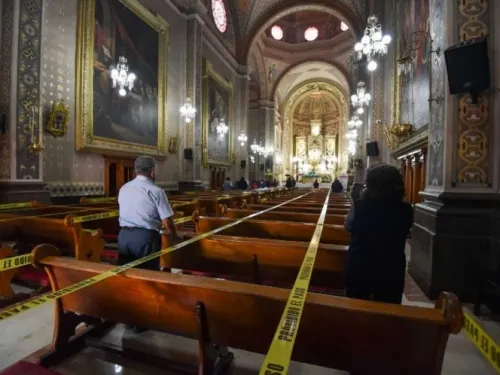 No cantar, no dar abrazos… y otros tips para ir a la iglesia en la Nueva Normalidad