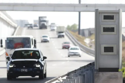 Habrá reemplacamiento para 2020; fotomultas también se aplicarán a transporte y taxis