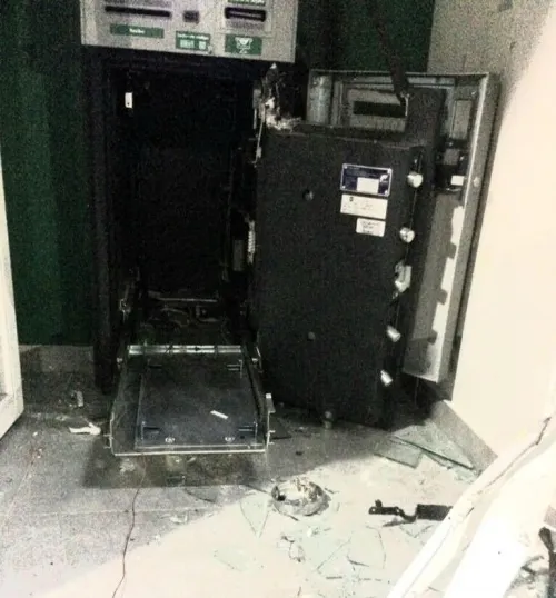 Roban cajero automático junto a la presidencia de Chilac