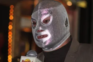 Hijo del Santo gana juicio a la Triple AAA y mantiene en secreto su identidad