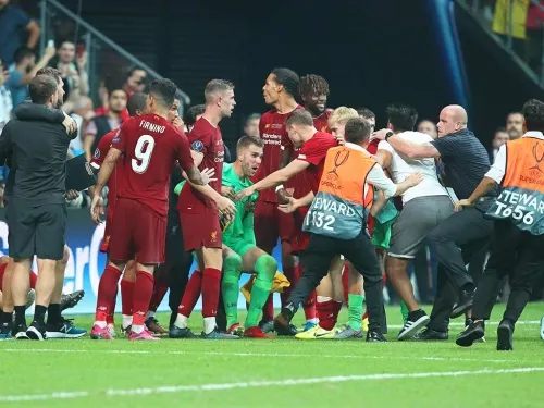 Aficionado lesionó a portero del Liverpool