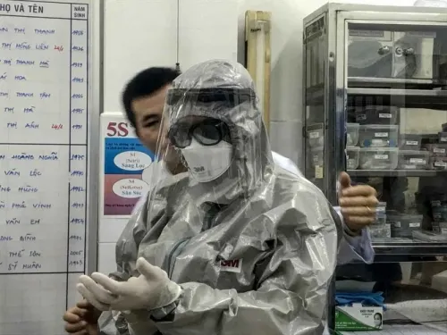 Ya son 56 muertes por coronavirus en China, hay mil 975 enfermos