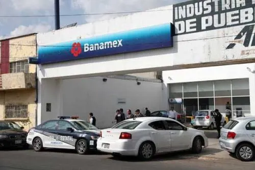 Hombres armados asaltan un banco en la colonia Humboldt