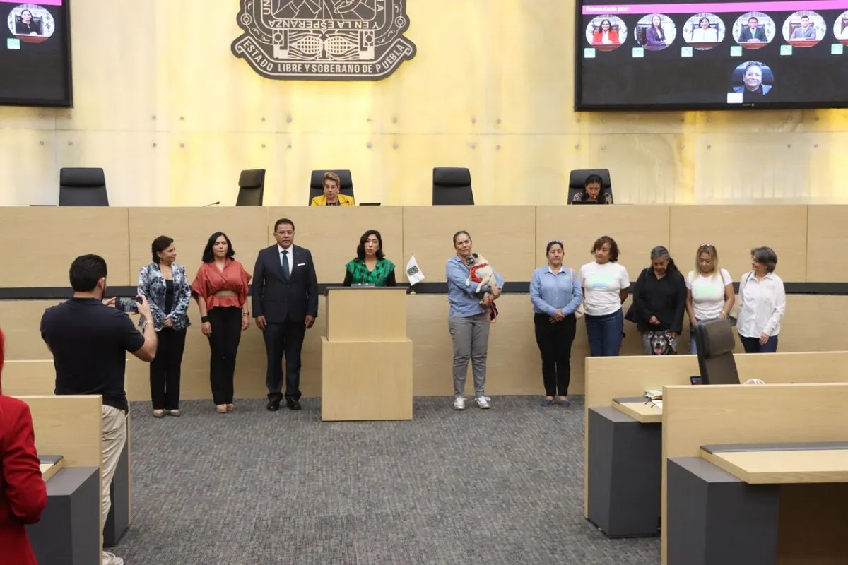 En tribuna, Norma Estela Pimentel Méndez, diputada local de Puebla por el PVEM. Foto: Especial