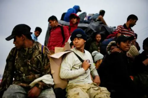 Más de mil migrantes arriban al estadio Jesús Martínez Palillo