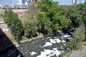 Clausuran en Puebla más de 50 empresas por contaminar el río Atoyac