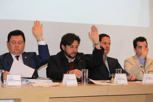 Batalla campal de declaraciones en el Congreso, entre José Juan Espinosa y Héctor Alonso