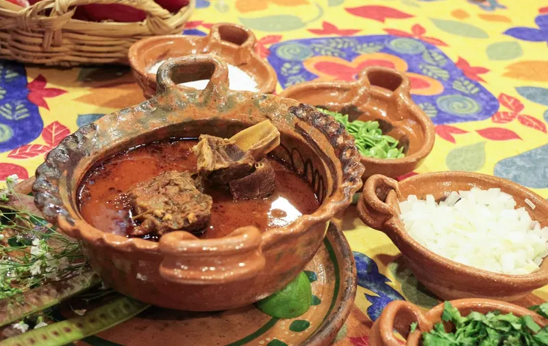 Restauranteros buscan contener alza del Mole de Caderas ante encarecimiento de insumos