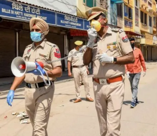 Mexicanos violan confinamiento en India; los castigan escribiendo 500 veces “lo siento”