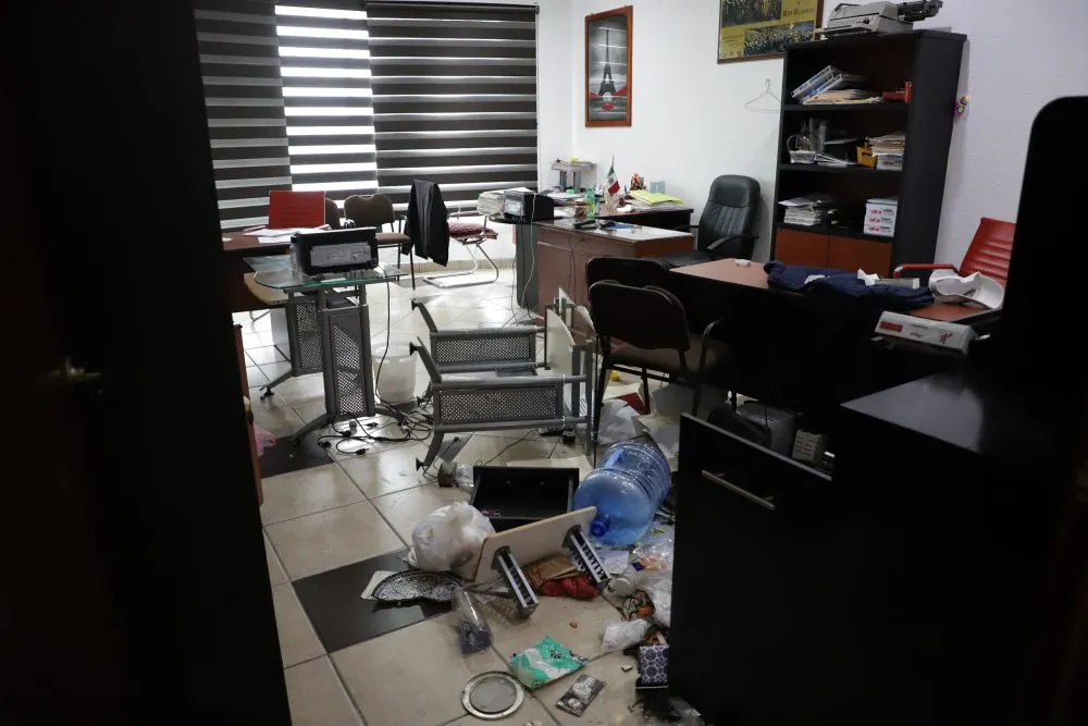 Encarcelan a 19 y liberan a uno por destrozos en sindicato del ayuntamiento