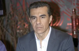 Extorsionan en Tijuana a Adrián Uribe por 300 mp